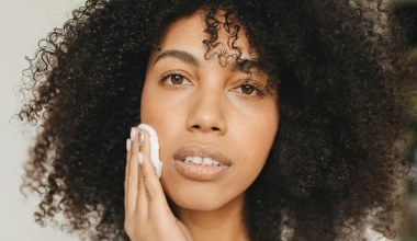 Wykonaj dwustopniowy demakijaż i odzyskaj blask cery. Koniec z zapchaną skórą