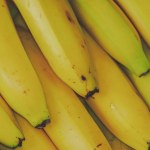 Wykorzystaj skórki banana w domowym peelingu. Skóra gładka jak po SPA
