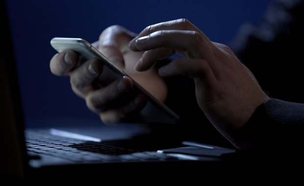 Wykorzystali AI do tworzenia pornografii dziecięcej. Gigantyczna akcja policji