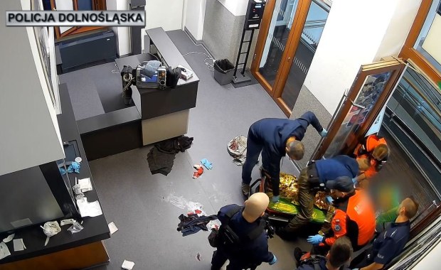 Wykrwawiał się na wrocławskim dworcu. Dramatyczna akcja ratunkowa policjantów