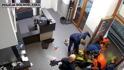 Wykrwawiał się na wrocławskim dworcu. Dramatyczna akcja ratunkowa policjantów