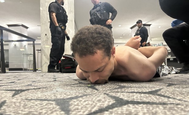 Wykształcony napastnik. Wynajął pokój i oddał strzały podczas balu z Trumpem