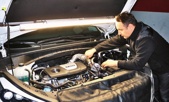 Wykwalifikowany montażysta LPG najlepiej oceni stan samochodu z instalacją. /Motor