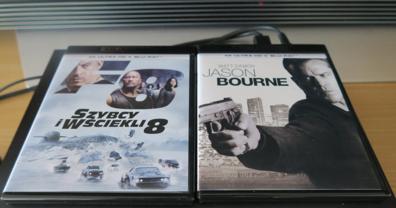 Wyłącznym dystrybutorem filmów "Szybcy i wściekli 8" i "Jason Bourne" jest Filmostrada.  Film dostępny jest w sieci sklepów Media Markt, Saturn oraz Empik /INTERIA.PL