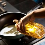 Wylewasz zużyty olej do zlewu? Popełniasz ogromny błąd 