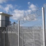 Wyłudził 100 tys. zł odszkodowań komunikacyjnych. 32-latek za kratkami może posiedzieć 8 lat