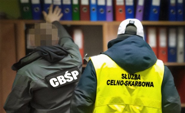 Wyłudzili 20 mln złotych podatku VAT. 13 osób usłyszało 60 zarzutów