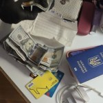 oszutswo Wyłudzili setki tysięcy złotych od Polaka. Gang oszustów rozbity