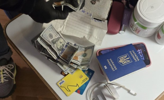 Wyłudzili setki tysięcy złotych od Polaka. Gang oszustów rozbity