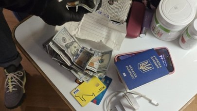 Wyłudzili setki tysięcy złotych od Polaka. Gang oszustów rozbity