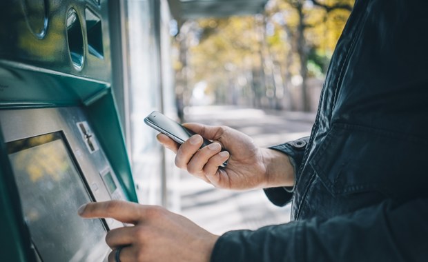 ​Wyłudzone kody i kradzieże z bankomatów 