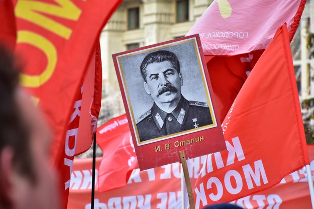 "Wymachują flagami, a na nich Stalin" /Shutterstock