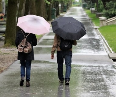 Wymagająca pogoda na Wszystkich Świętych. Przyda się parasol