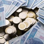 Wymiana drobnych ze skarbonki. W okienku bankowym lepiej tego nie rób