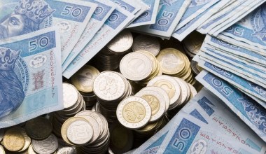 Wymiana drobnych ze skarbonki. W okienku bankowym lepiej tego nie rób