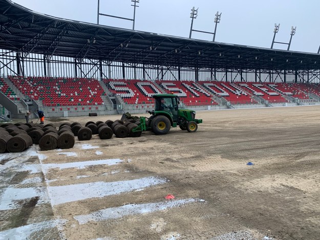 Wymiana murawy na stadionie w Sosnowcu /Wojtek Marczyk /RMF FM