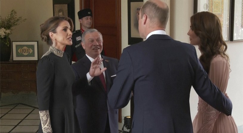 Wymiana zdań między królową Ranią a Williamem /ASSOCIATED PRESS/East News /East News