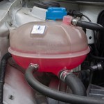 Wymieniaj ten płyn co maksymalnie 5 lat. Auto ci podziękuje