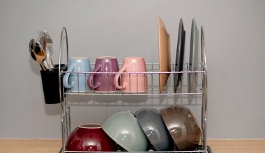 Wymieszaj i nałóż na suszarkę do naczyń. Rdza i kamień zejdą w jednej chwili