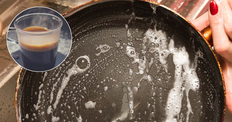 Wymieszaj kawę z octem i wyczyść przypaloną patelnię. Brud i tłuszcz zejdą z niej ekspresowo /Pixel