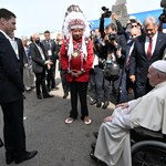 Wymowna ceremonia powitania papieża w Kanadzie