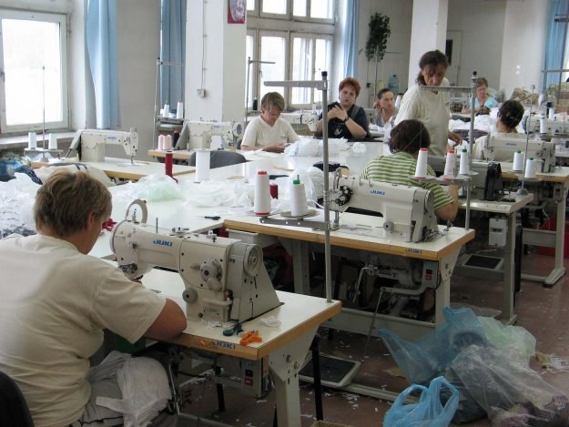 Wynagrodzenia specjalistów w małych przedsiębiorstwach przemysłu lekkiego były równe 3000 PLN /RMF