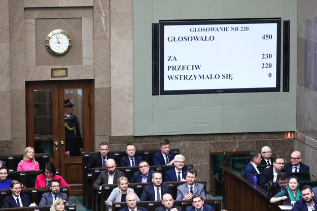 Wyniki głosowania nad projektem ustawy budżetowej na 2023 rok /Tomasz Gzell /PAP