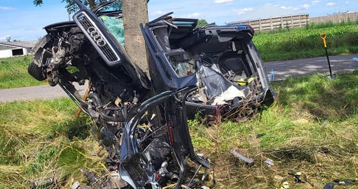 Wypadek Audi w miejscowości Mątowy Wielkie nieopodal Malborka / fot. Ochotnicza Straż Pożarna w Miłoradzu /