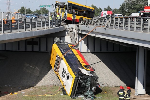 Wypadek autobusu miejskiego w Warszawie (zdjęcie z 25 czerwca 2020 r.) /Paweł Supernak /PAP