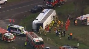 Wypadek autobusu szkolnego w Australii. Kilkoro dzieci ciężko rannych