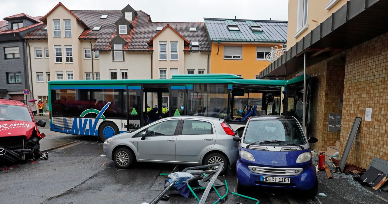 Wypadek autobusu szkolnego w Niemczech. Wiele dzieci rannych