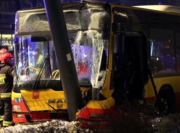 Wypadek autobusu w centrum Warszawy, są ranni Wypadek autobusu w centrum Warszawy /Tomasz Gzell /PAP