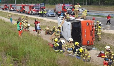 Wypadek autobusu z 40 osobami. W akcji ratunkowej brało udział 200 osób