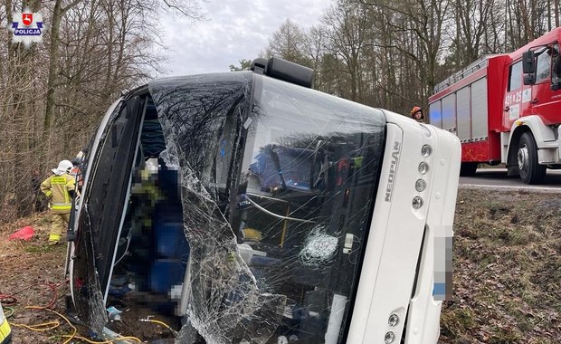 Wypadek autokaru na Lubelszczyźnie. Trzynaście osób rannych, w tym dzieci