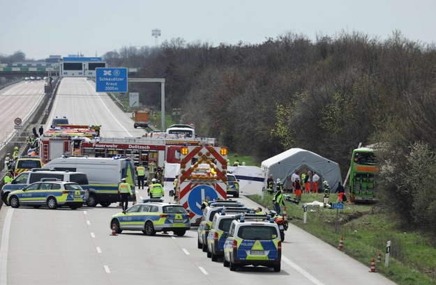 Wypadek autokaru pod Lipskiem /JENS SCHLUETER/AFP /East News