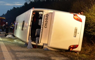 Wypadek autokaru w Niemczech. "Kierowca prawdopodobnie zasnął"