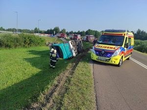 Wypadek białoruskiego autobusu w Terespolu (fot. KMP w Białej Podlaskiej) /