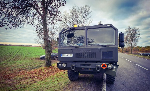 Wypadek bmw i jelcza, którym jechali żołnierze WOT