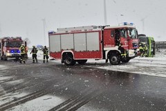 Wypadek busa na autostradzie A11 w Niemczech