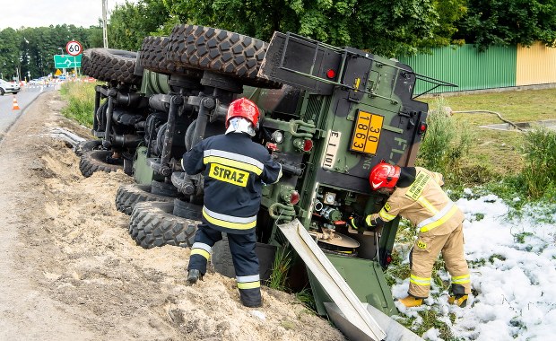 Wypadek cysterny amerykańskiej armii. Krajowa "10" była zablokowana przez kilkanaście godzin
