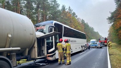 Wypadek cysterny i autobusu z dziećmi. Są poszkodowani