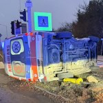 Wypadek karetki i auta osobowego. Cztery osoby w szpitalu