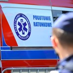 Wypadek karetki w Płocku. Trzy osoby ranne