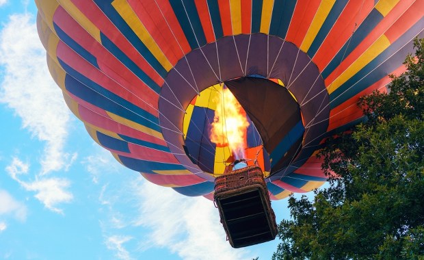 Wypadek koło Białegostoku. Dwie osoby wypadły z balonu