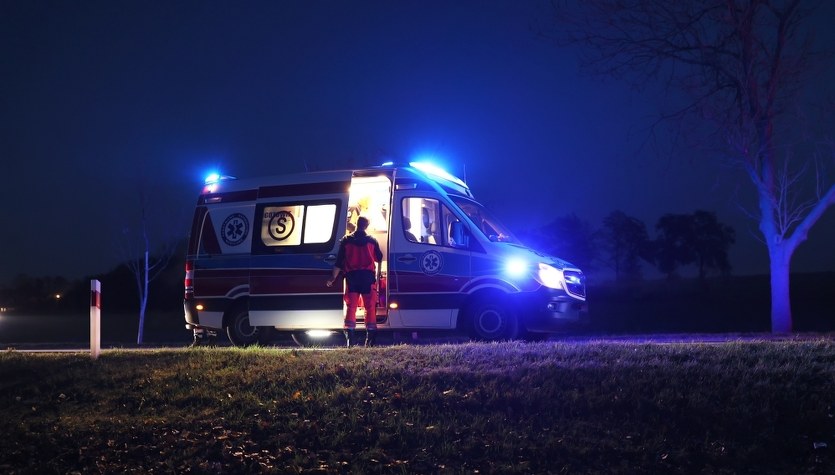 Wypadek koło Białegostoku. Kierowca prawdopodobnie wyprzedzał na zakręcie