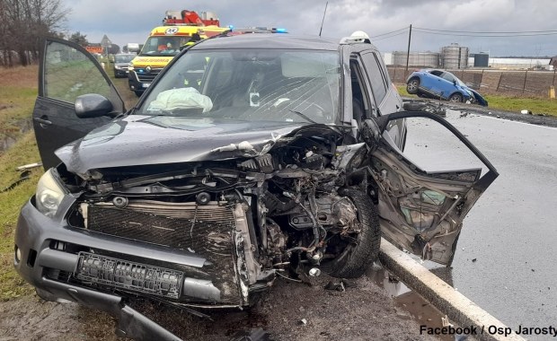 Wypadek koło Piotrkowa Trybunalskiego. Cztery osoby ranne