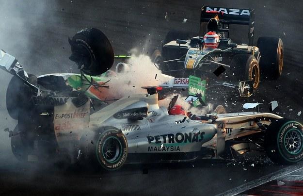 Wypadek Michaela Schumachera z Vitantonio Liuzzim na Yas Marina w Abu Zabi /AFP