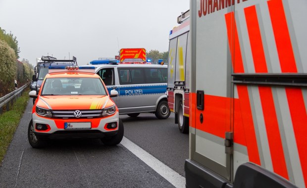 Wypadek mikrobusa na niemieckiej autostradzie. Wśród pasażerów obcokrajowcy