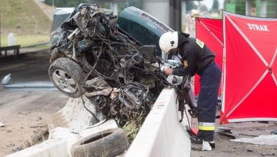 Wypadek na A1. Auto przebiło bariery i spadło z wiaduktu