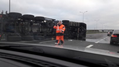 Wypadek na A1. Przewróciła się cysterna 